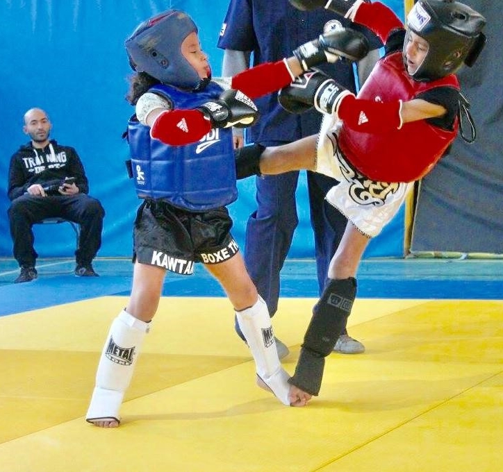 Kenza championne de Boxe Thaï à 13 ans - Emag JeunesOcentre 